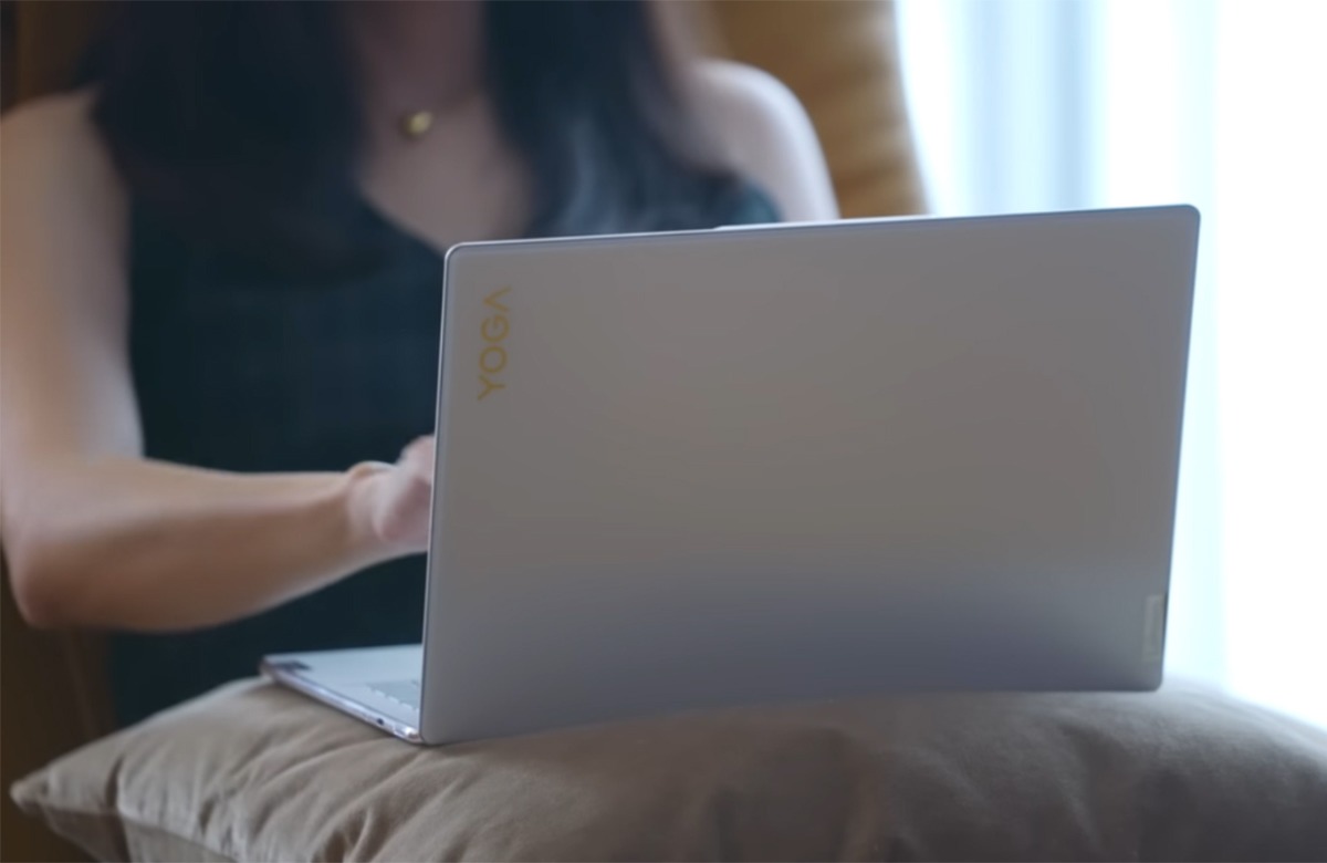 Laptop Lenovo Yoga sở hữu thiết kế sang trọng, hiện đại 
